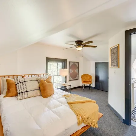 Chic And Historic Apartment About 6 Mi To Louisville!